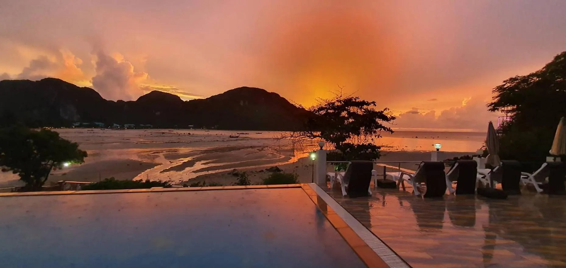 Phi Phi View Point Resort Hotel